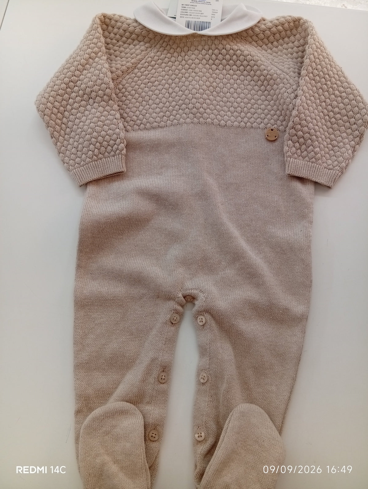 Tutina intera in maglia beige Chicco con piedino e bottoncini