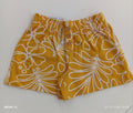 Shorts estivi Chicco giallo senape con fantasia floreale bianca